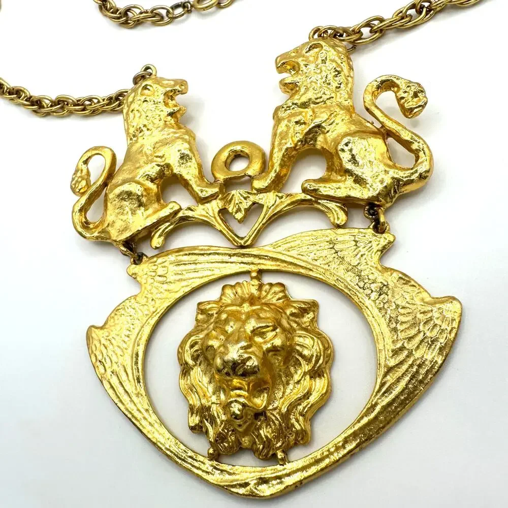 Vintage gold tone chunky massive lion door knocker chain statement necklace